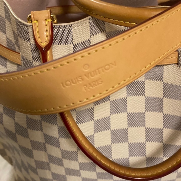 Louis Vuitton Girolata - Picture 9 of 14